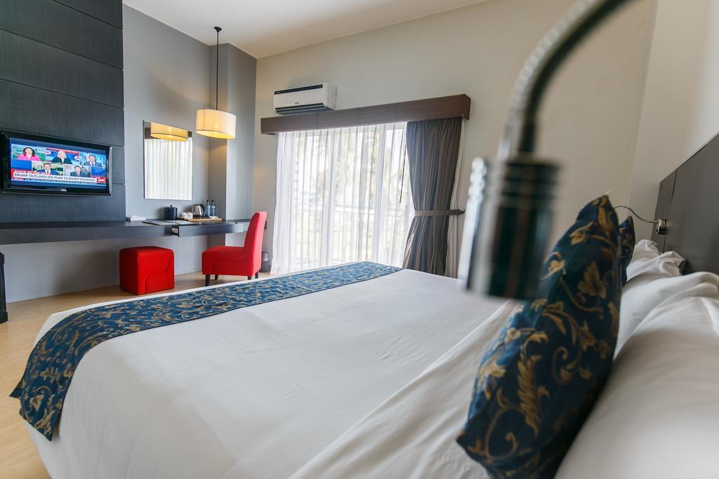 Solea Seaview Resort Lapu-Lapu City Exterior foto